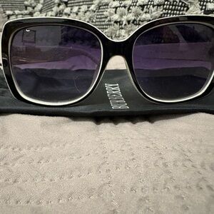 Burberry-Look Cream and Black Patterned Sunglasses